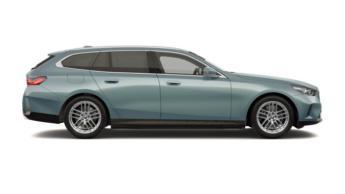 BMW i5 250kW eDrive40 Sport Edition 84kWh 5dr Auto Electric Estate - Image 2